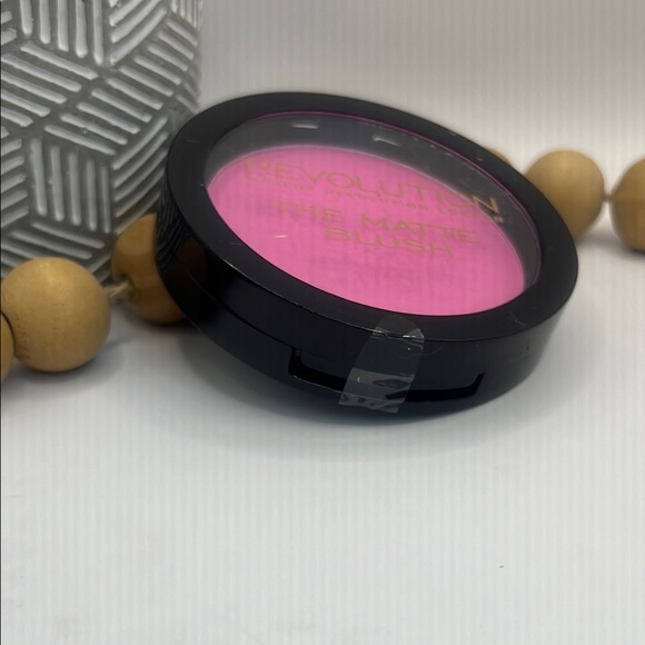 Makeup Revolution Matte Blush Dare (Pink) - Picture 3 of 5